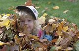 Lehdistön ihannetyttö - Playing with Autumn